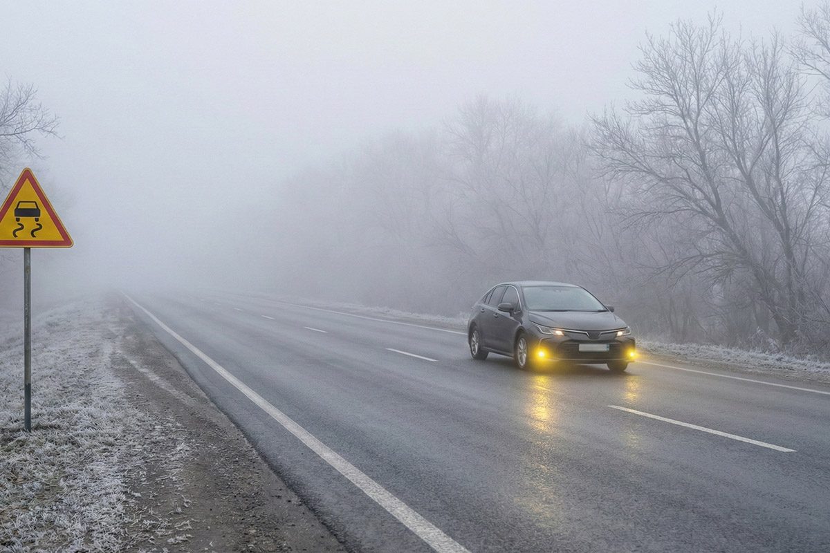 Перший подих грудня: штормове попередження та "молоко" на дорогах — до чого готуватися українцям