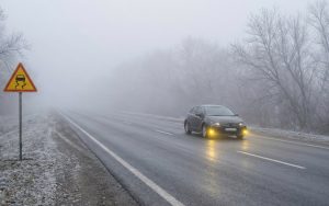 Перший подих грудня: штормове попередження та "молоко" на дорогах — до чого готуватися українцям
