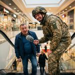 "Гумор — це єдине, що тримає кукуху": як військовий Валентин Чернявський знімає вірусні пранки між бойовими завданнями