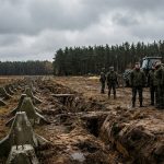 "Ми маємо бути готові": Туск показав перші кілометри "Східного щита" на кордоні з Росією