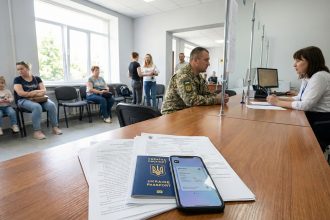 Зміна місця реєстрації в Україні: процедура та підводні камені для різних категорій