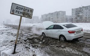 Дороги, що вбивають, та авто, що гниють: хроніки транспортного колапсу в РФ
