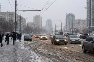 Жовтий рівень небезпеки: Київ готується до ожеледиці та мокрого снігу 14 грудня