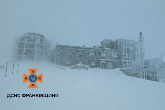 Зимовий іспит для енергосистеми: Як Прикарпаття долає наслідки нічного шторму