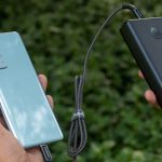 Чому авіакомпанії забороняють повербанки в літаках