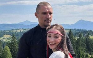 Зірковий десант у Карпатах: Цимбалюка «спіймали» з фіналісткою «Холостяка»