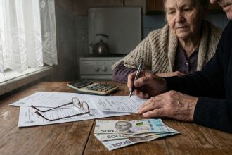 Перерахунок пенсій з 1 січня: на скільки зростуть виплати у 2026 році та кого це торкнеться