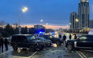 Аварія в центрі Грозного: стали відомі нові подробиці про стан сина Кадирова після ДТП