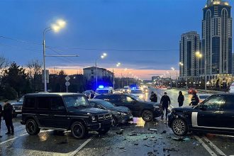 Аварія в центрі Грозного: стали відомі нові подробиці про стан сина Кадирова після ДТП