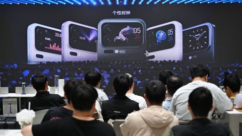 Огляд Xiaomi 17 - флагман 2025 року з AI, камерами Leica та батареєю 7000