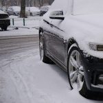 Замерзли двері або замок в авто? Безпечні способи відкрити машину взимку