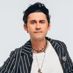 Дан Балан змінився до невпізнання на концерті в Кишиневі: кучері, окуляри і реакція мережі