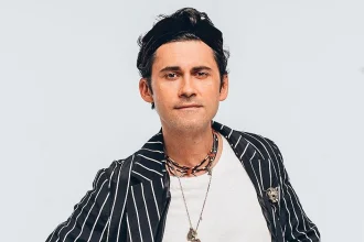 Дан Балан змінився до невпізнання на концерті в Кишиневі: кучері, окуляри і реакція мережі