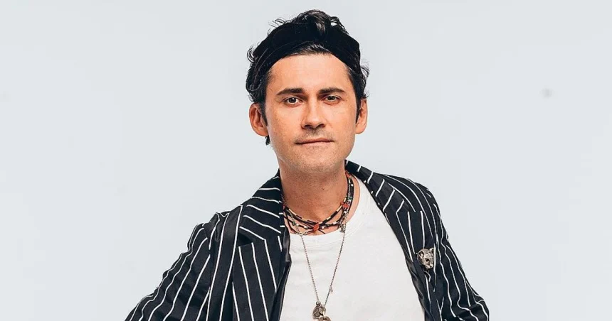 Дан Балан змінився до невпізнання на концерті в Кишиневі: кучері, окуляри і реакція мережі