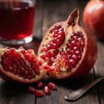 Їсти чи випльовувати? Вся правда про гранатові кісточки та їхній реальний вплив на організм