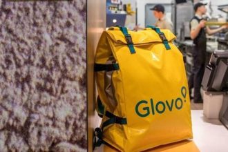 Масові списання «чайових» у Glovo: що сталося і що робити