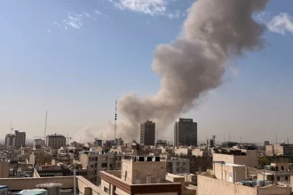 США та Ізраїль вдарили по Ірану 28 лютого: відповідь, загроза Ормузькій протоці та що буде з нафтою й рейсами