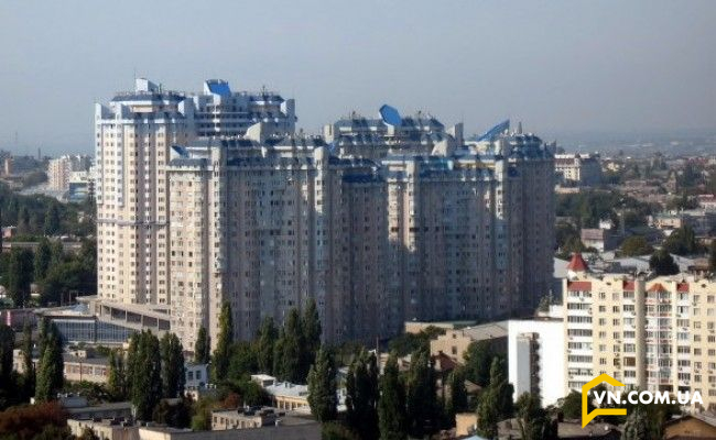 ЖК «Чудо-місто» в Одесі під ударом дронів: пожежі, загиблий, пошкодження