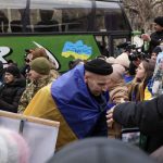 Масштабний обмін полоненими: 200 українських захисників нарешті повернулися додому