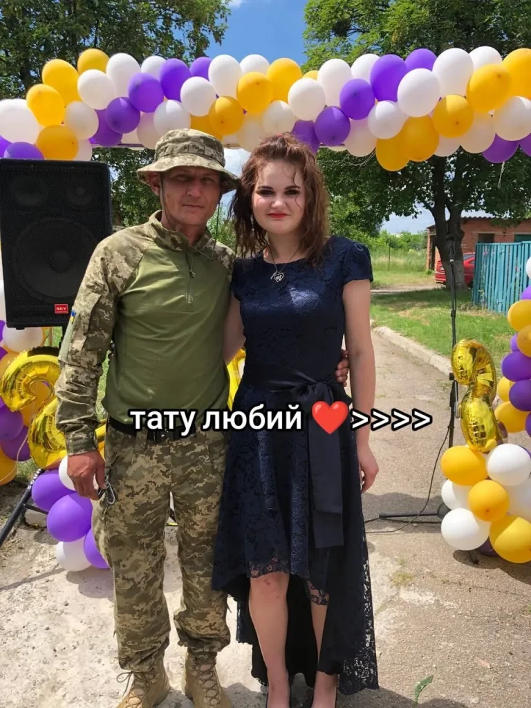 Monobank заблокував карту дівчині через прапор, який сплутали з російським