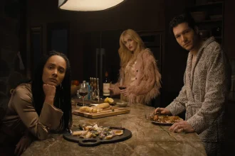 На Netflix вийшов серіал від творців «Дивних див» — «Скоро трапиться щось страшне»