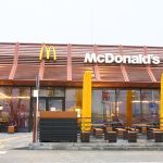 У Швеції McDonald’s випустив рожеве меню Pink Treats з McFlurry, рожевими фрі та Sakura Sprite