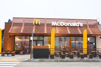 У Швеції McDonald’s випустив рожеве меню Pink Treats з McFlurry, рожевими фрі та Sakura Sprite