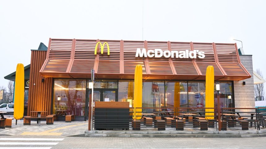 У Швеції McDonald’s випустив рожеве меню Pink Treats з McFlurry, рожевими фрі та Sakura Sprite