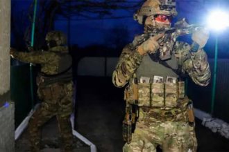 Збройний напад на ТЦК на Рівненщині: двоє поранених та розшук стрілка