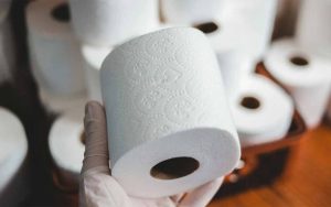 "Ні" целюлозі: чому мільйони людей назавжди відмовляються від туалетного паперу та чим його замінюють
