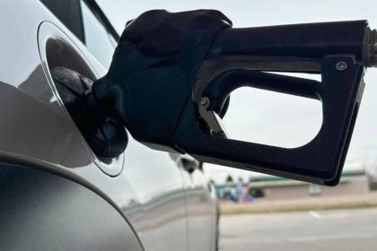 Цінові гойдалки на АЗС: чому пальне дешевшає та чи загрожує водіям дизель по 100 гривень