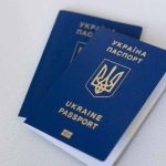 З яким паспортом більше не випустять за кордон: нові правила та важливі зміни для українців