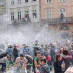 Від язичницьких ритуалів до сучасних баталій: усе, що потрібно знати про Поливаний понеділок в Україні