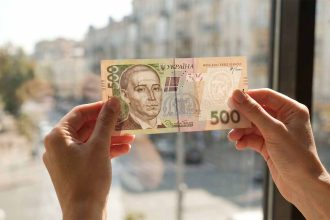 Як розпізнати підроблені гроші: поради НБУ та прості методи перевірки