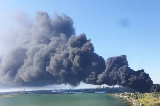Удари по Криму 24 червня спричинили блекаут у Севастополі. Окупаційна влада повідомила про пошкодження енергооб’єктів, дефіцит пального, скасування заходів і зміни в роботі транспорту.