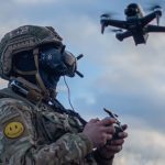 Південна Корея до 2029 року підготує 500 тисяч операторів дронів і випустить 110 тисяч безпілотників. Сеул також розгорне ройові системи, лазери та мікрохвильову зброю.