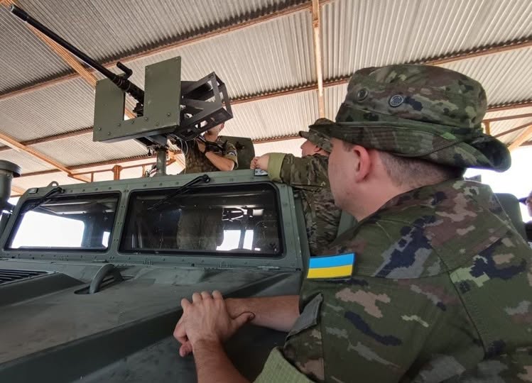 EUMAM Ukraine провела в Іспанії перший спеціалізований курс із застосування та обслуговування стрілецької зброї. Навчання пройшов 21 військовослужбовець ЗСУ.