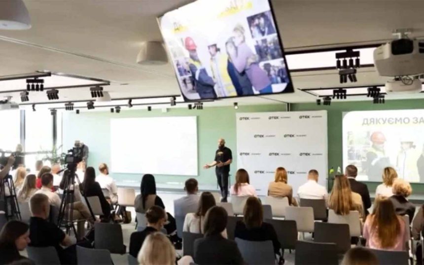 Вакансії для людей з інвалідністю: як працює інноваційна система "МОЖУ" від ДТЕК