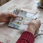 Хто може вийти на пенсію раніше 60 років в Україні у 2026 році: повний перелік категорій, вимоги до стажу, умови для УБД, батьків, осіб з інвалідністю та звільнених працівників.