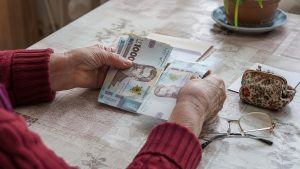 Хто може вийти на пенсію раніше 60 років в Україні у 2026 році: повний перелік категорій, вимоги до стажу, умови для УБД, батьків, осіб з інвалідністю та звільнених працівників.