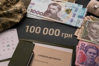 Виплати за поранення військовим, нові контракти, зарплати до 300 тис. грн і поступове звільнення тих, хто служить з 2014-го та 2022 року: деталі змін Міноборони.