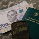 Надбавка до пенсії учасникам бойових дій у 2026 році становить 648,75 грн. Хто має право на виплату, мінімальну пенсію 6197 грн і достроковий вихід на пенсію.