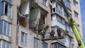 Уряд виділив ще 175 млн грн на відновлення восьми житлових будинків у Дніпрі, пошкоджених російськими атаками. Кошти спрямують із Фонду ліквідації наслідків агресії.