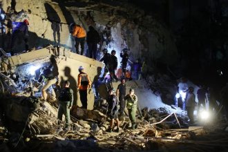 Землетрус у Венесуелі магнітудою 7,5 забрав життя щонайменше 32 людей, ще 700 постраждали. У Каракасі та Ла-Гуайрі зруйновані будинки, закритий головний аеропорт.