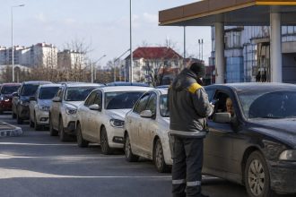 В окупованому Севастополі 29 червня пальне продають за персональними QR-кодами. На один автомобіль дозволено придбати до 20 літрів, заправляти каністри заборонено.