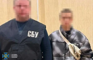 На Полтавщині судитимуть двох підлітків за підпали автомобілів і підготовку теракту проти військових ЗСУ. Слідство завершене, обвинуваченим загрожує до 12 років ув’язнення.