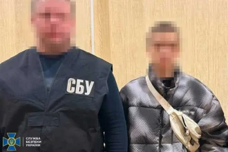На Полтавщині судитимуть двох підлітків за підпали автомобілів і підготовку теракту проти військових ЗСУ. Слідство завершене, обвинуваченим загрожує до 12 років ув’язнення.