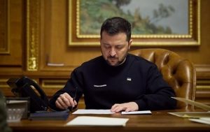 Україна та Естонія підписали Drone Deal у Анкарі. Угода відкриває шлях до спільного виробництва дронів, передачі українського досвіду, закупівель і розвитку систем захисту неба.