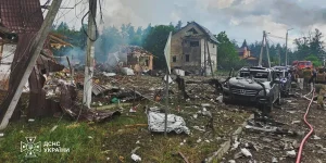 Після удару РФ по полігону на Київщині загинули 10 людей, близько 100 дістали поранення. Прокуратура відкрила справи про воєнний злочин і можливу службову недбалість посадовців.