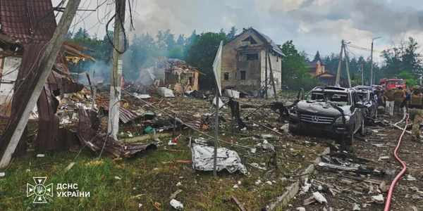 Після удару РФ по полігону на Київщині загинули 10 людей, близько 100 дістали поранення. Прокуратура відкрила справи про воєнний злочин і можливу службову недбалість посадовців.